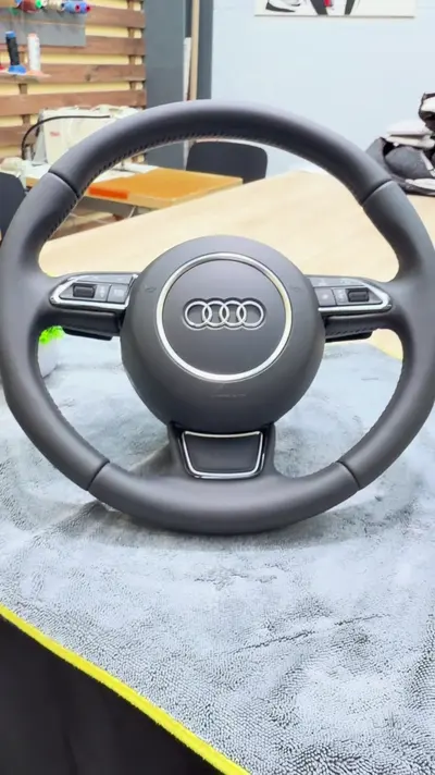 Руль Audi с плоским низом: от спиц до готового — кадр из видео