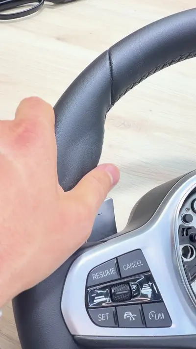 Руль BMW после чужой перешивки — кадр из видео