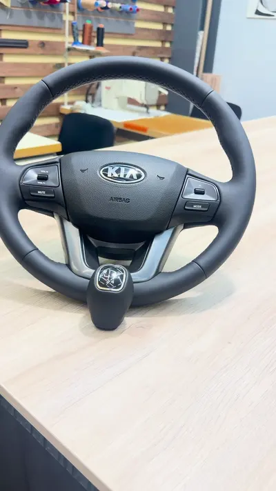 Руль и ручка КПП Kia Rio — на выдачу — кадр из видео