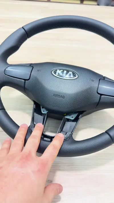 Руль и ручка Kia Sportage — кадр из видео