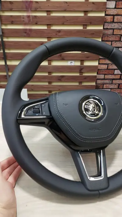 Руль Skoda Superb с подогревом — кадр из видео