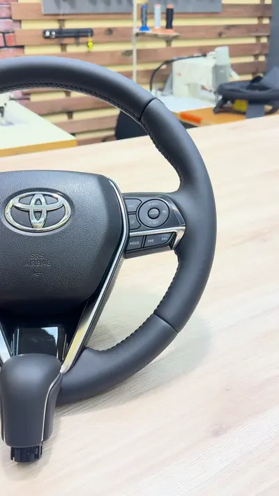 Руль и ручка АКПП Toyota Camry 70 — кадр из видео