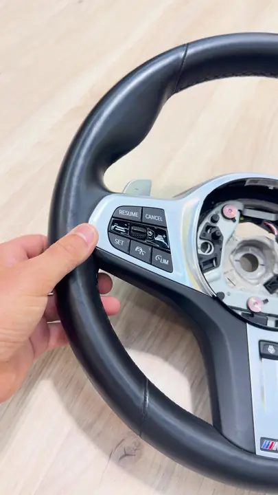 Перетяжка руля BMW G30 с подогревом — до