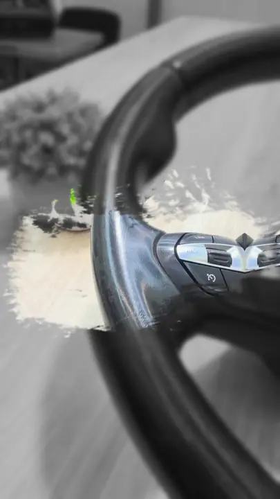 Перетяжка руля BMW M Sport с потрескавшейся кожей — до