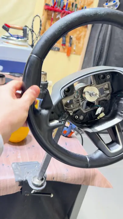 Перетяжка руля Ford Focus 3 с подогревом — до