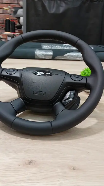 Перетяжка руля Ford Focus 3 и окрас пластика — фото 1