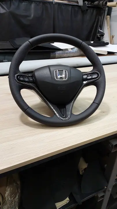 Перетяжка руля Honda Civic с карбоновыми вставками — после