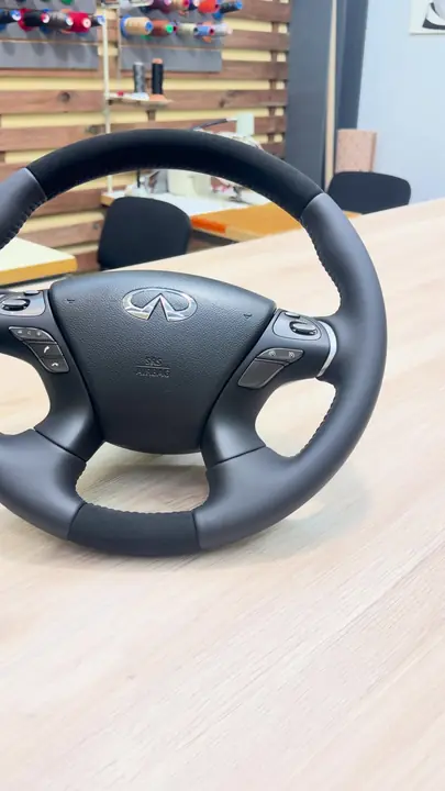 Перетяжка руля Infiniti M37: алькантара и натуральная кожа — после