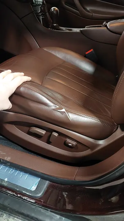 Ремонт сиденья Infiniti — до