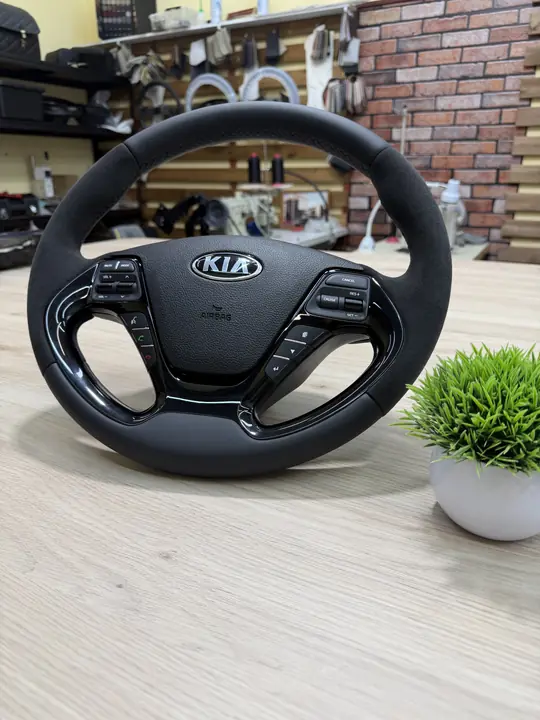 Перетяжка руля Kia Cerato: кожа и алькантара — после