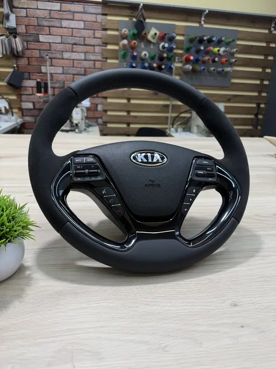Перетяжка руля Kia Cerato: кожа и алькантара — фото 2