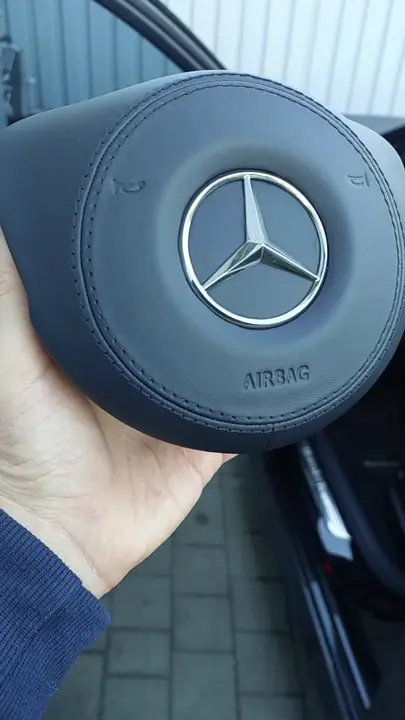 Перетяжка подушки руля Mercedes-Benz кожей — после