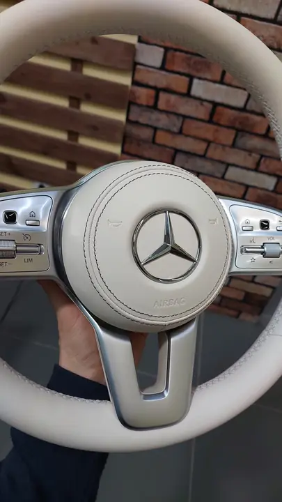 Перетяжка руля Mercedes-Benz CLS в светлую кожу — фото 2