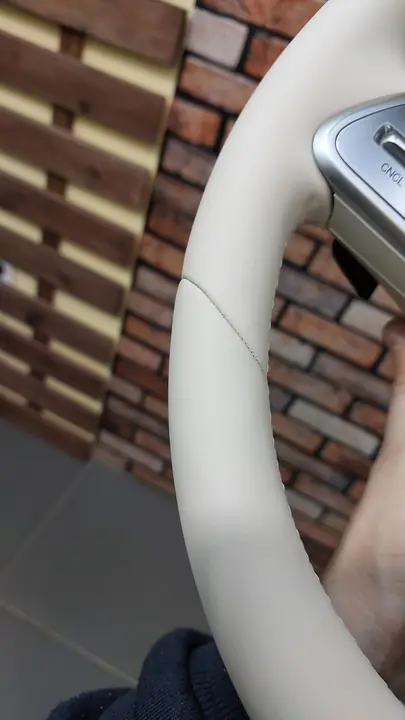 Перетяжка руля Mercedes-Benz CLS в светлую кожу — фото 3
