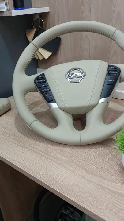 Перетяжка руля и ручки АКПП Nissan в бежевую кожу — после