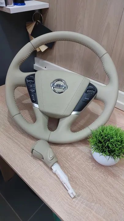 Перетяжка руля и ручки АКПП Nissan в бежевую кожу — фото 4
