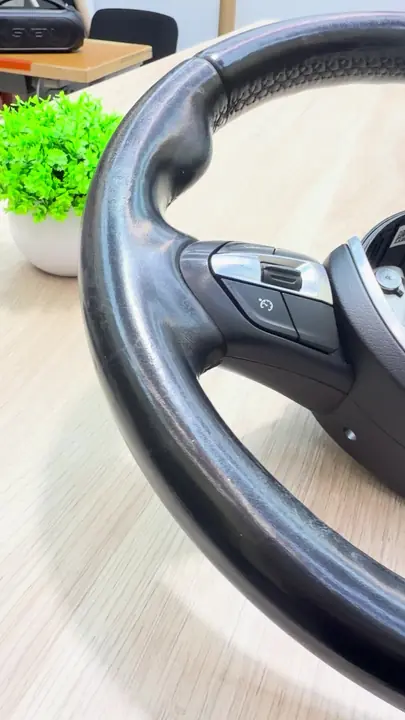 Перетяжка руля Opel с чёрным швом — до