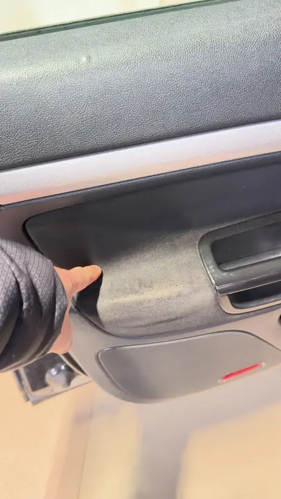Skoda Octavia: дверные вставки и ремонт водительского кресла — фото 3