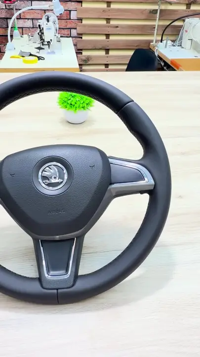 Перетяжка руля, ручки КПП и пыльника Skoda Rapid — фото 2