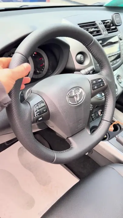 Toyota RAV4: руль, ручка, сиденье и химчистка — фото 1
