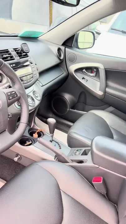Toyota RAV4: руль, ручка, сиденье и химчистка — фото 3