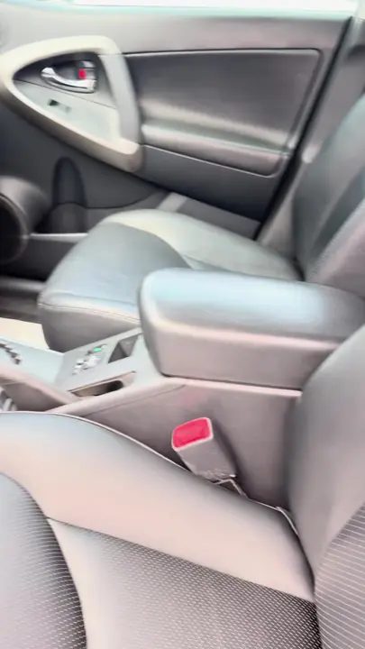 Toyota RAV4: руль, ручка, сиденье и химчистка — фото 4