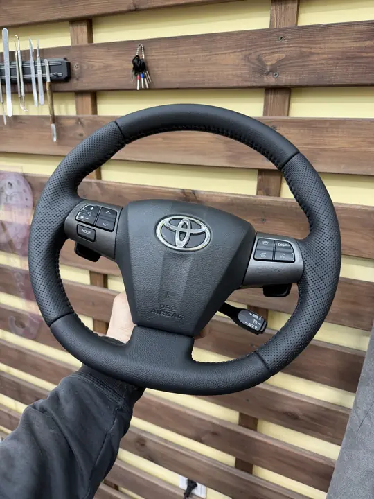 Перетяжка руля Toyota с перфорацией — после