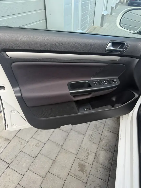 Перетяжка вставок дверей Volkswagen Jetta — после
